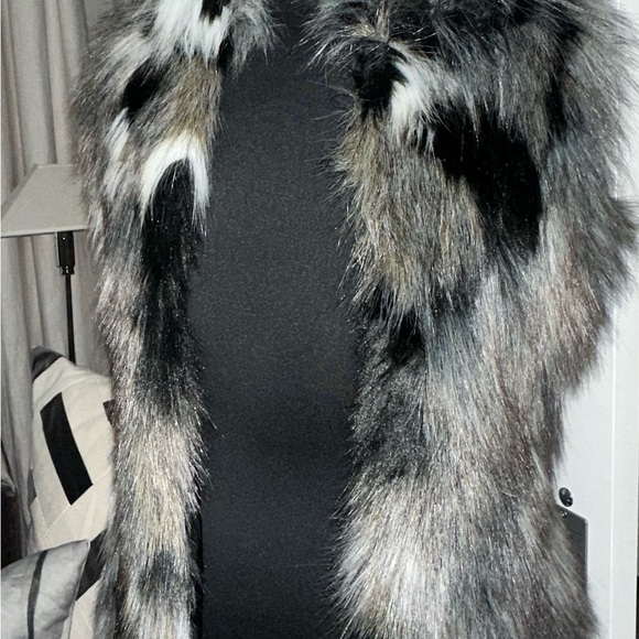 ✨NWT WHITE HOUSE BLACK MARKET black white brown patchwork faux fur vest Size XS - Picture 6 of 11